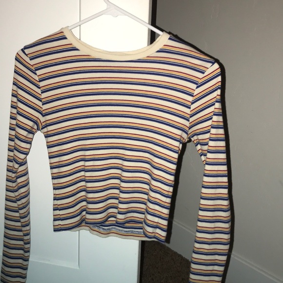 Brandy melville long sleeve shirt. - Picture 3 of 3